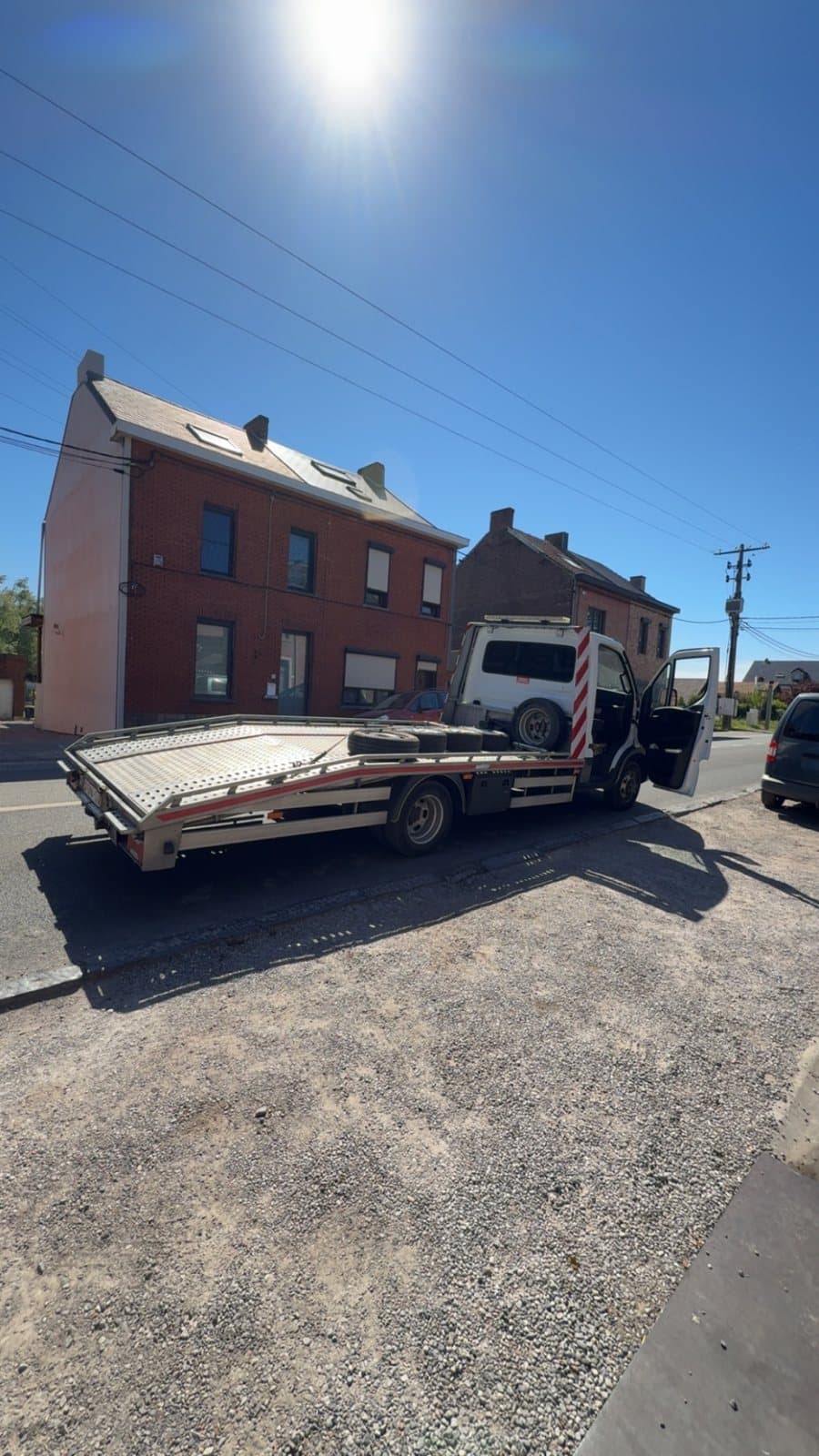 Le plateau incliné, prêt à charger une voiture